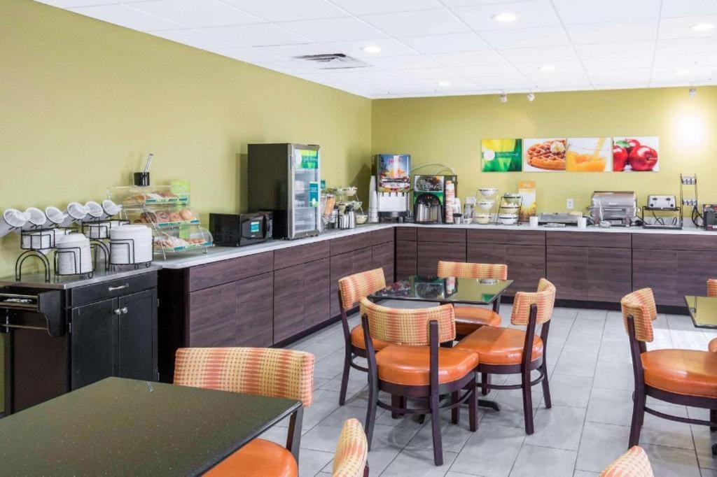 Quality Inn & Suites Arnold - St Louis Екстер'єр фото